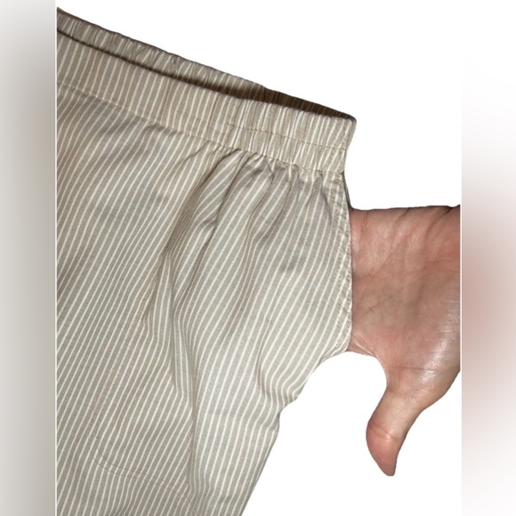 Alia Women's 18W Tan White Pinstripes Pull On Elastic Waist Capri Pants 35x20 - Picture 5 of 6